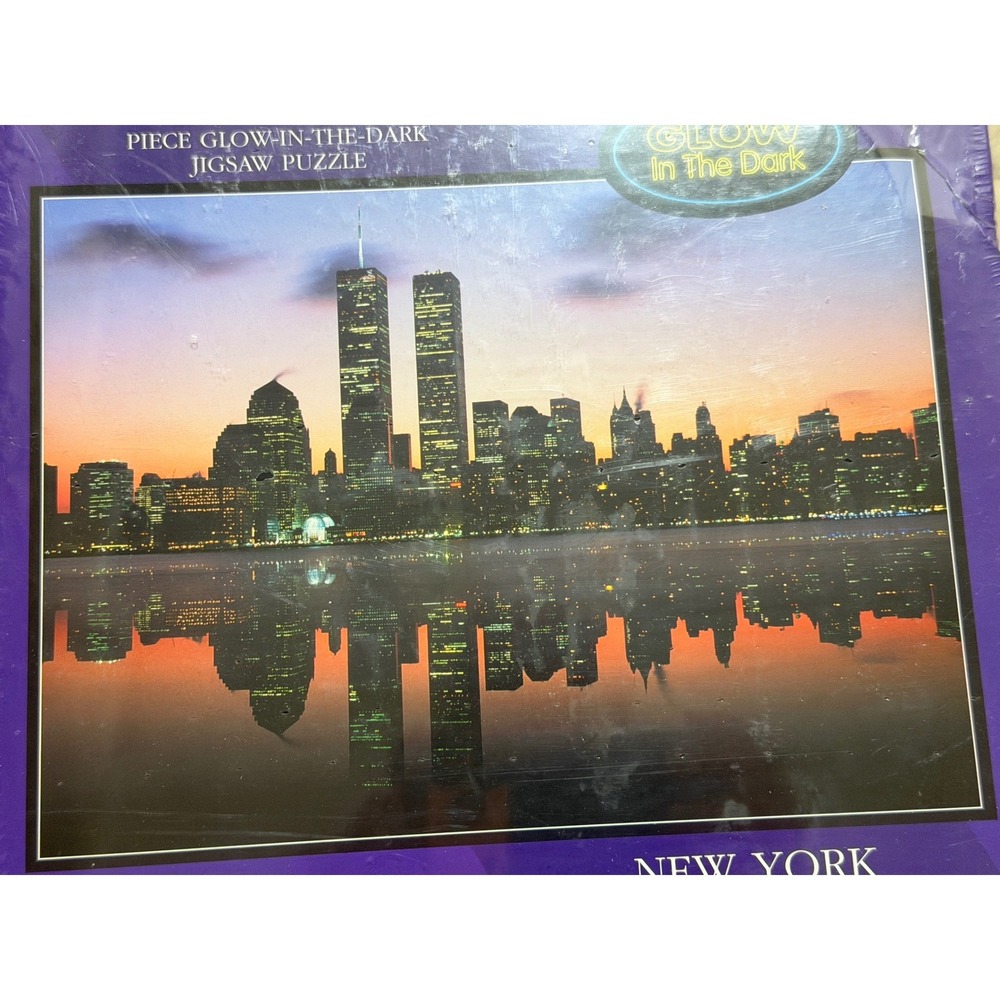 Jigsaw Puzzle 1000 pc New York by Night Twin Towers Glow in Dark Sealed 2002